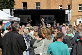 Das siebte Konzert des NEW-Musiksommers am vergangenen Sonntag mit „Ranzig“ lockte rund 700 Besucher zur Open-Air-Bühne Bühne an der Städtischen Galerie im Park.